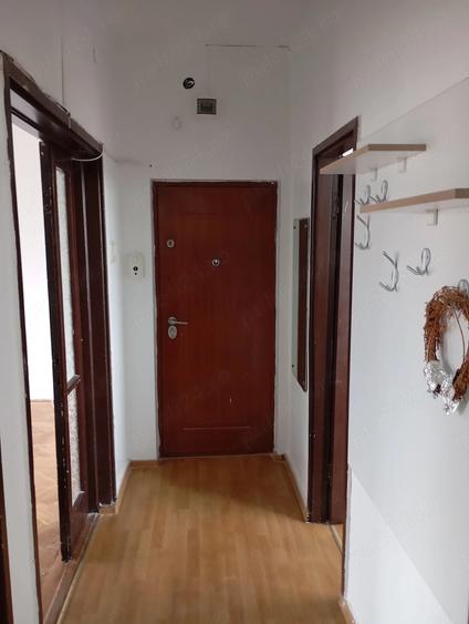 Apartament cu 2 camere decomandat în Tractorul