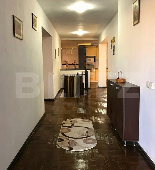 Casă individuală cu 8 camere cu Teren 1038 Mp în Lucieni
