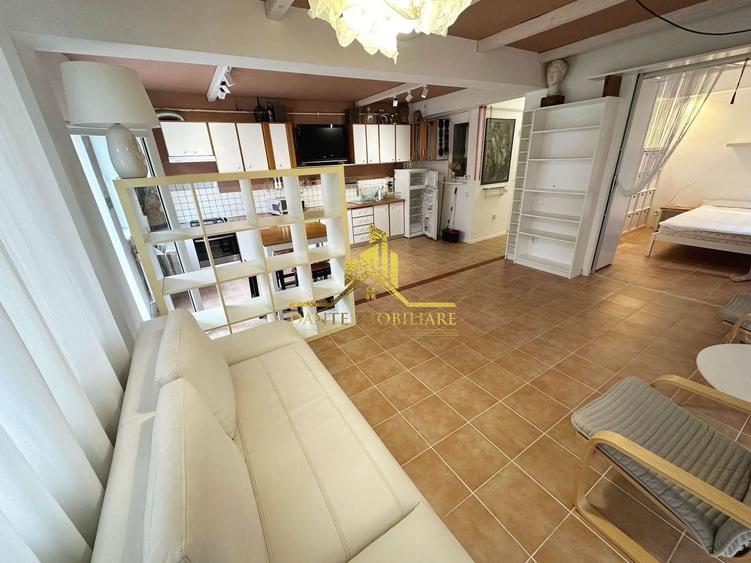 Apartament cu 2 camere semidecomandat, mobilat în Bună Ziua