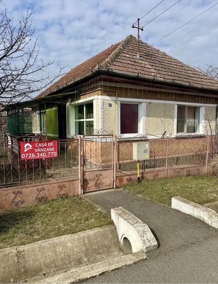 Casă cu 2 camere cu Teren 1000 Mp în Central