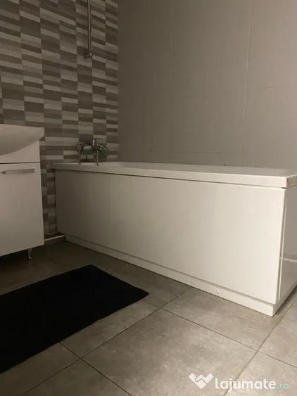 Apartament cu 2 camere decomandat în P-ța Victoriei