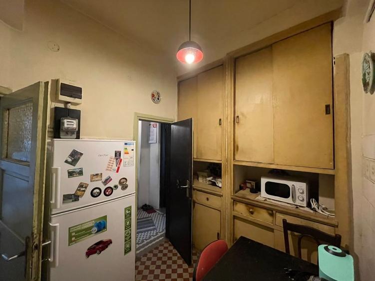 Apartament cu 4 camere, mobilat în Calea Victoriei