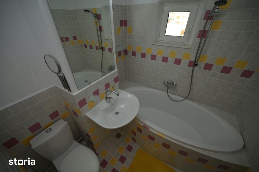 Apartament cu 4 camere decomandat în Delfinariu