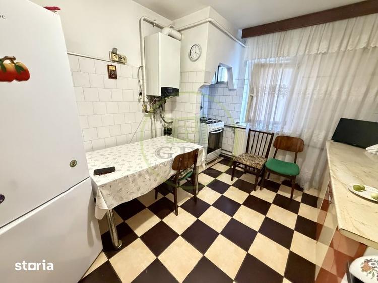 Apartament cu 4 camere decomandat, mobilat în Craiovița Nouă