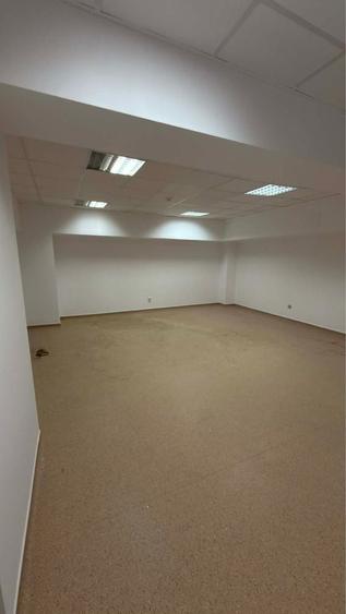 Spațiu comercial, de 50 mp, în Runcu