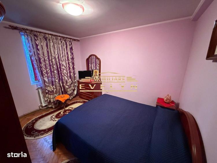 Apartament cu 4 camere decomandat în Central