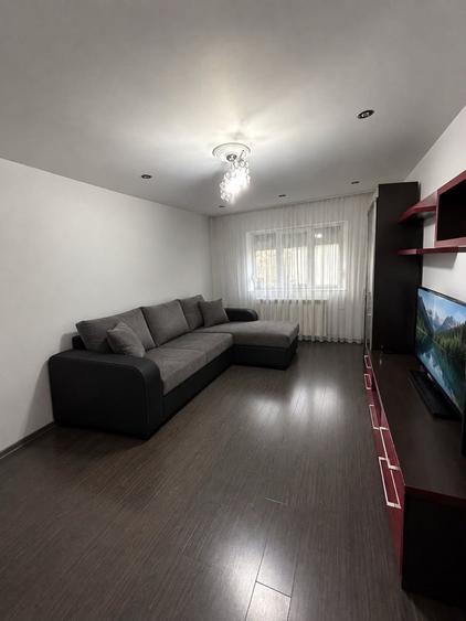 Apartament cu 3 camere decomandat în Micro 17