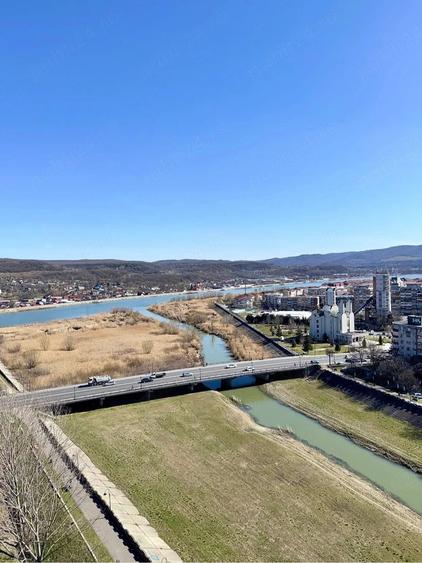 Apartament cu 4 camere decomandat, mobilat în Traian