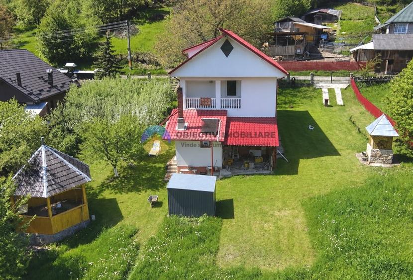 Casă cu 4 camere cu Teren 1800 Mp în Central