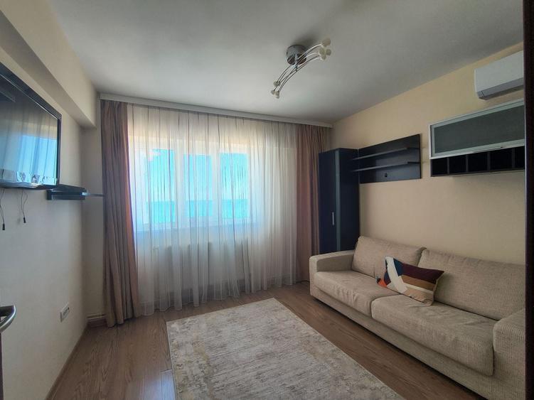 Apartament cu 3 camere decomandat, mobilat în Faleza Nord