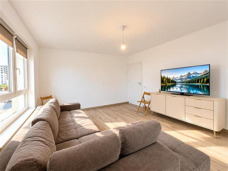 Apartament cu 2 camere decomandat, mobilat în Tractorul