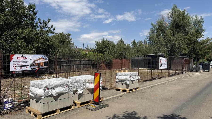 Teren Construcții intravilan de 302 mp, în Apusului