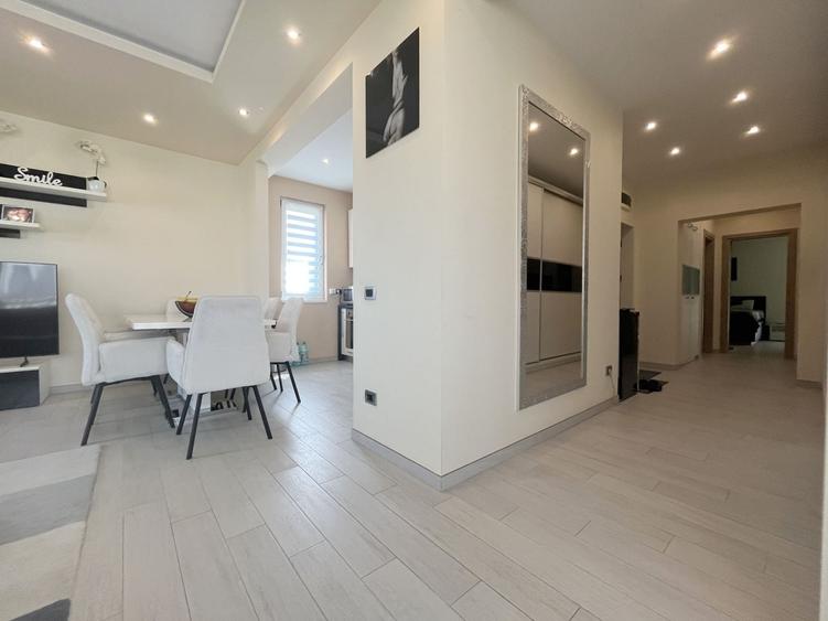 Penthouse cu 3 camere decomandat, mobilat în Aradului