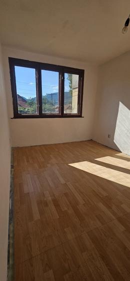 Apartament cu 2 camere semidecomandat în Șuncuiuș