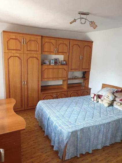Casă cu 4 camere în Deveselu