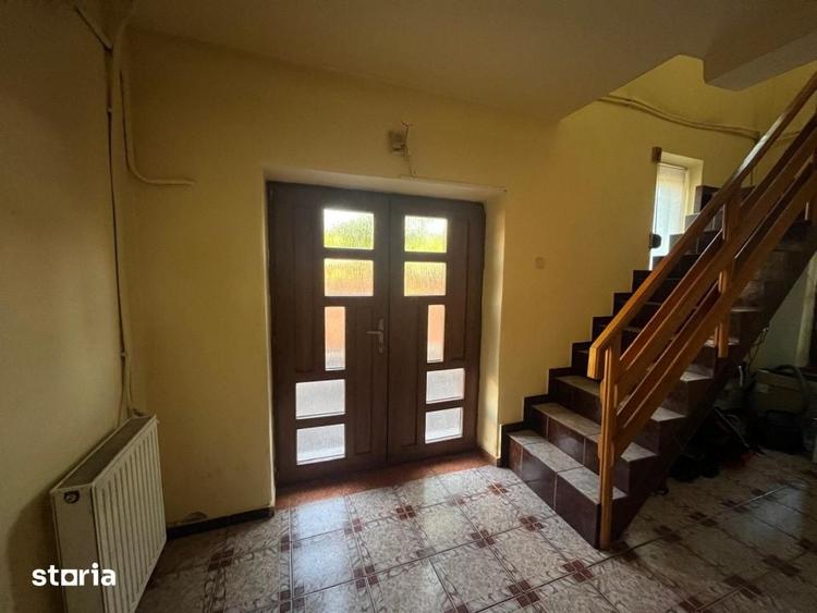 Casă cu 10 camere cu Teren 181 Mp în Rovine