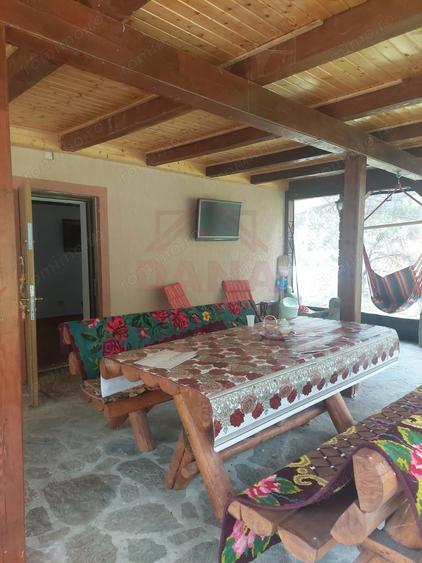 Casă cu 5 camere cu Teren 1100 Mp în Poiana