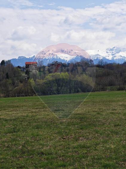 Teren de 1404 mp, în Central