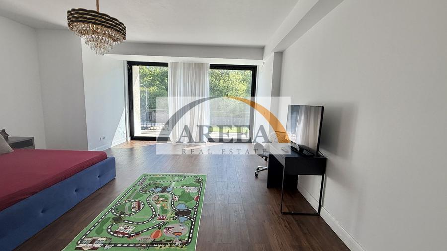 Casă individuală cu 7 camere cu Canalizare în Tunari