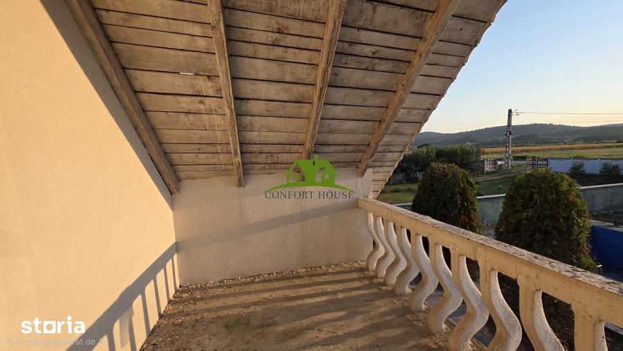 Casă cu 5 camere cu Teren 3600 Mp în Central
