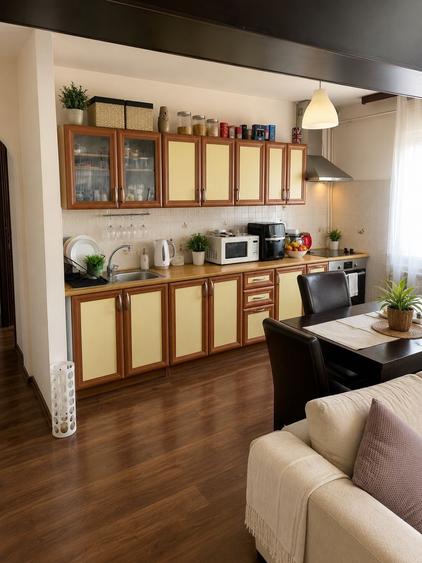 Apartament cu 3 camere decomandat în Exterior Vest