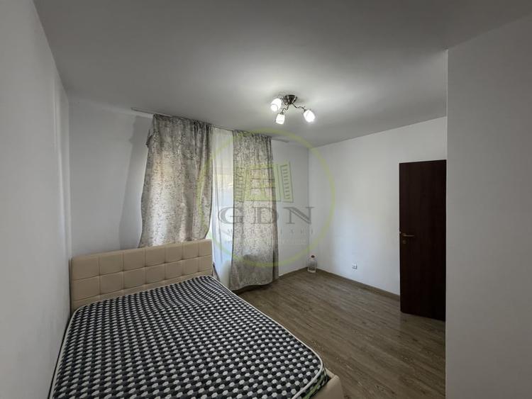 Casă individuală cu 5 camere cu Canalizare în Cârcea