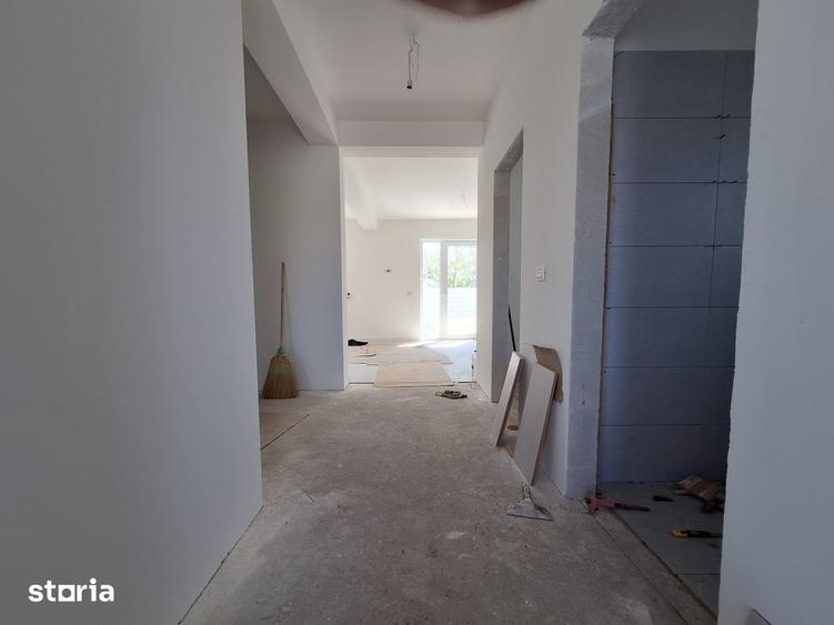 Casă cu 5 camere cu Teren 250 Mp în Ghiroda