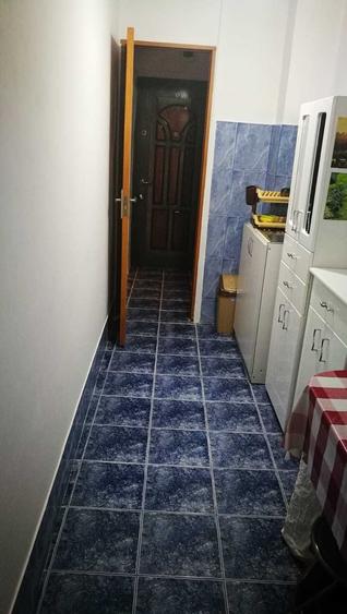 Garsonieră decomandată în Gorjului