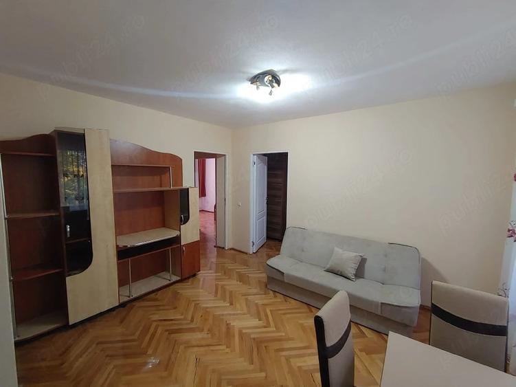 Apartament cu 3 camere semidecomandat în Central