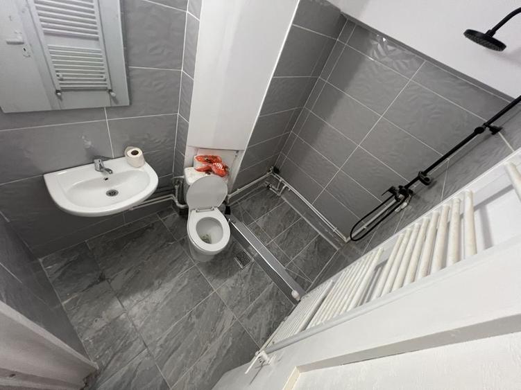 Inchiriez apartament 3 4 camere in centru spitalul 2 - 1