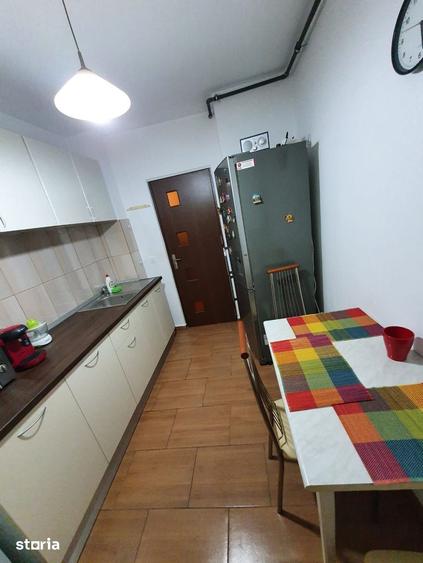 Apartament cu 3 camere semidecomandat în Tomis II