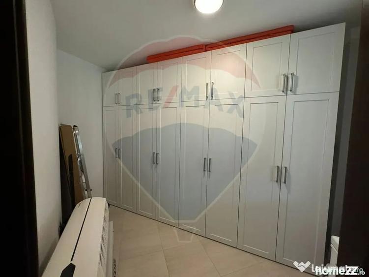 Casă cu 5 camere cu Teren 946 Mp în Golești