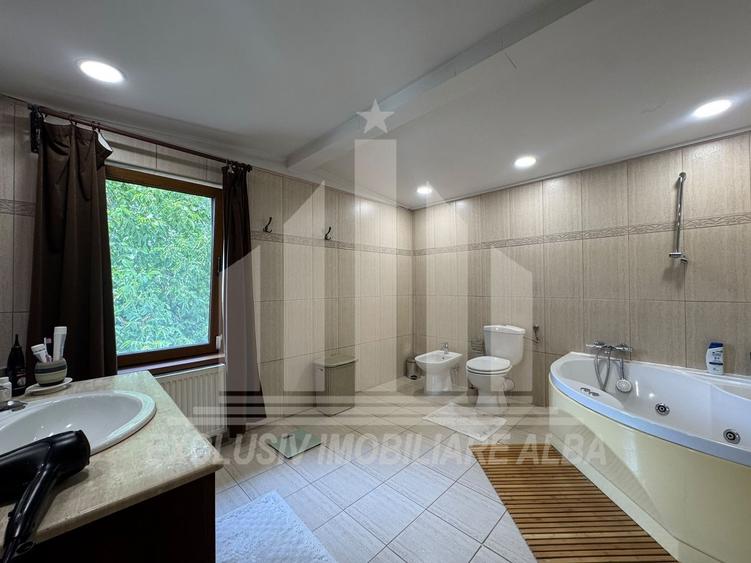 Casă individuală cu 5 camere cu Piscina în Micești