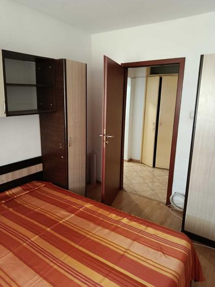 Apartament cu 3 camere decomandat în Obor