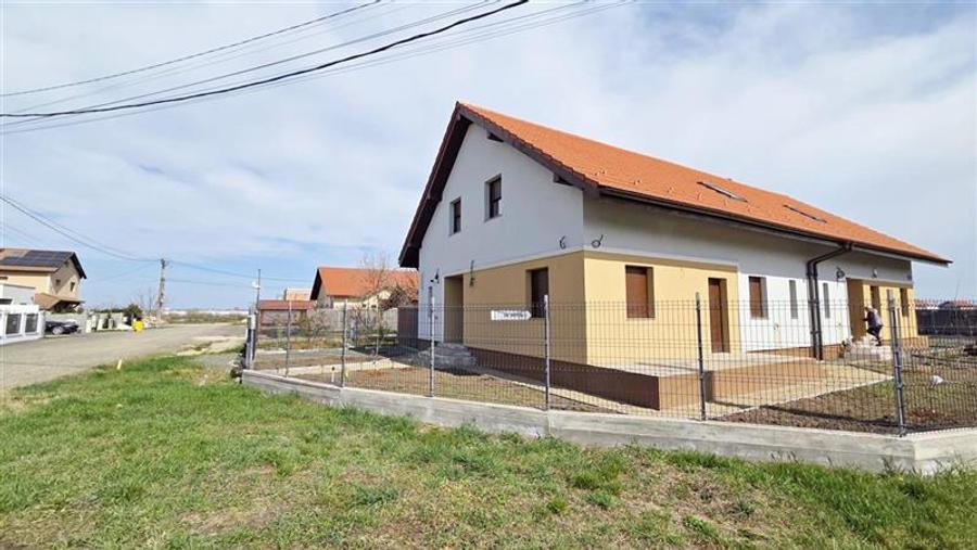 Duplex cu 5 camere cu Canalizare în Dumbrăvița