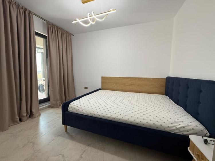 Apartament cu 3 camere semidecomandat, mobilat în Peco