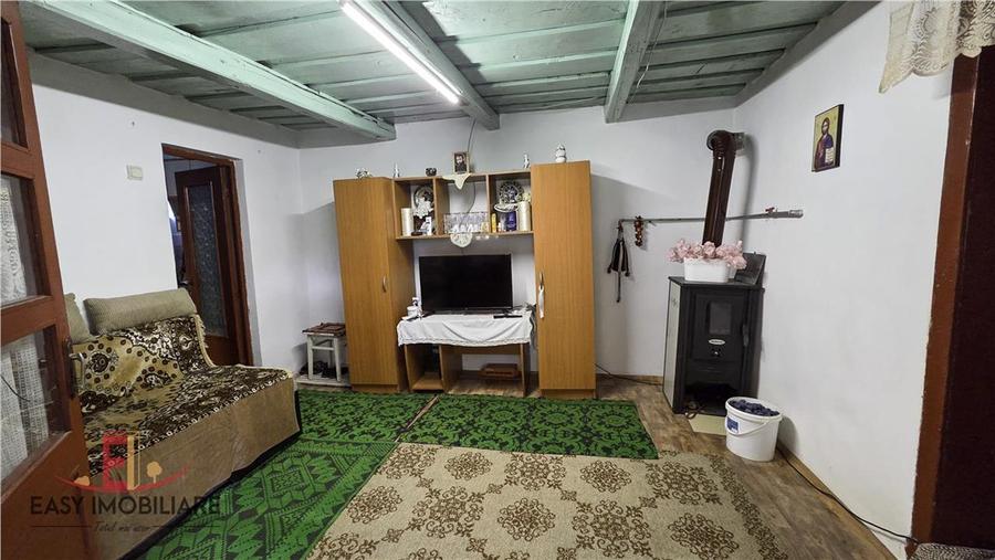 Casă cu 2 camere cu Teren 800 Mp în Acățari