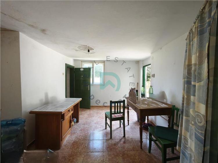 Casă individuală cu 4 camere cu Teren 1250 Mp în Vulcan