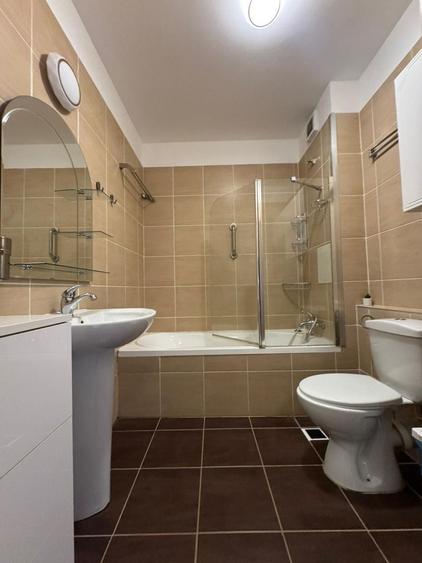 Apartament cu 3 camere decomandat, mobilat în Tei