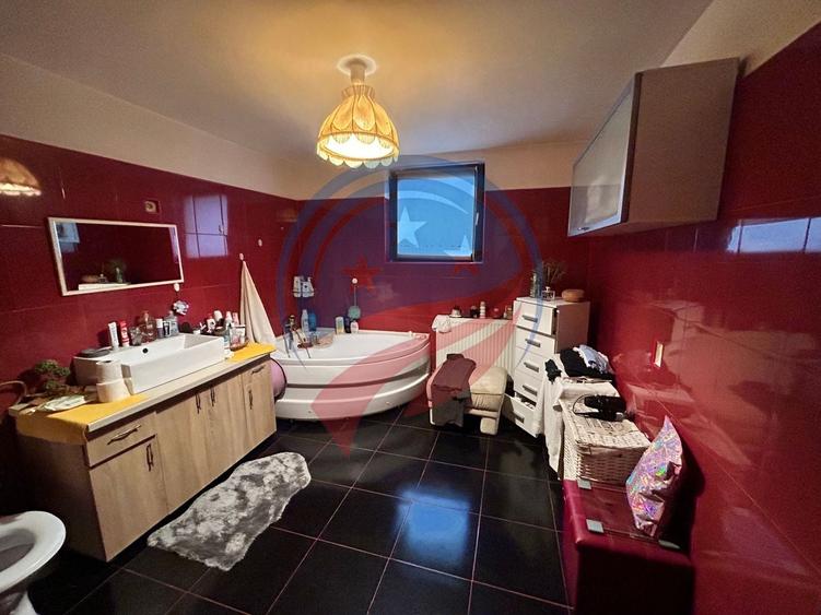Casă cu 5 camere cu Canalizare în Popoveni