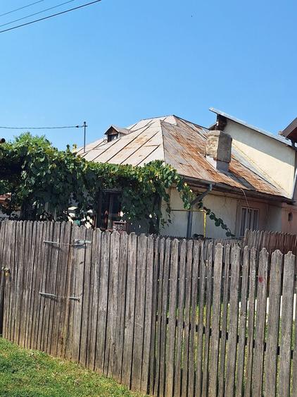 Casă cu 4 camere cu Teren 390 Mp în
