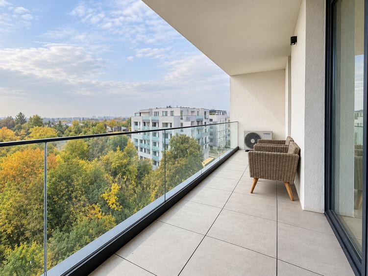 Apartament cu 3 camere semidecomandat în Băneasa