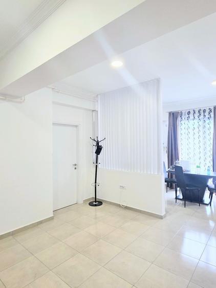 Apartament cu 3 camere semidecomandat în Energia