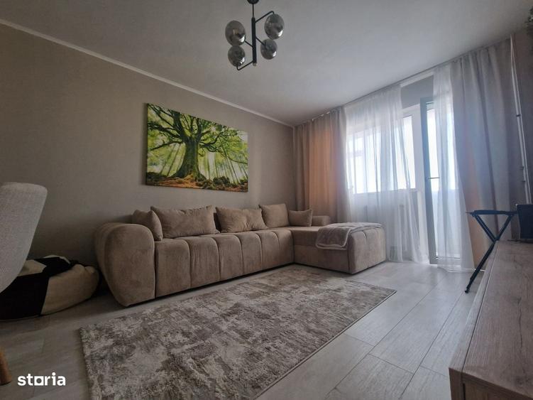 Apartament cu 3 camere decomandat în CET