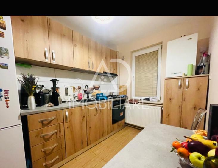 Apartament cu 3 camere semidecomandat în Central