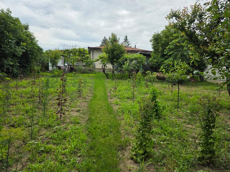 Casă individuală cu 4 camere cu Teren 734 Mp în Central