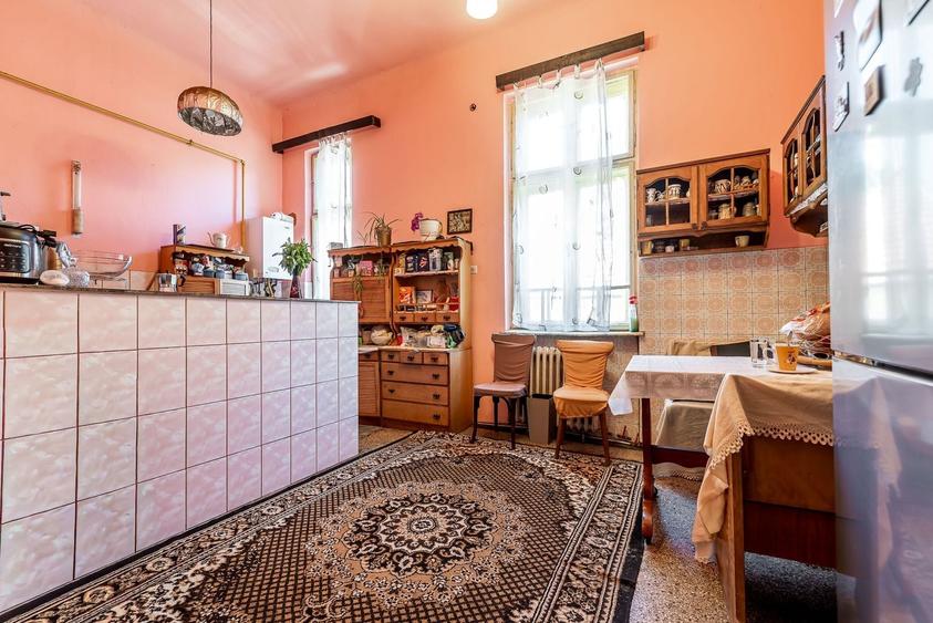 Apartament cu 4 camere decomandat în Ultracentral