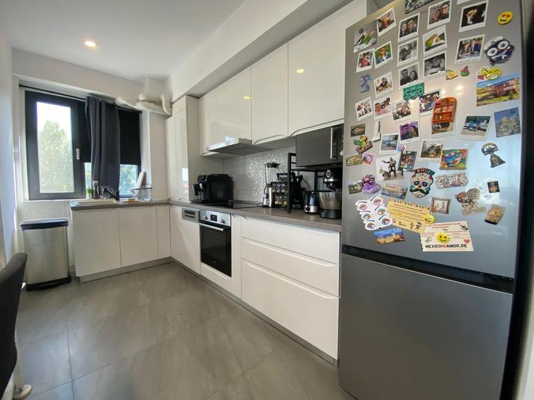 Apartament cu 3 camere decomandat, mobilat în Victoriei