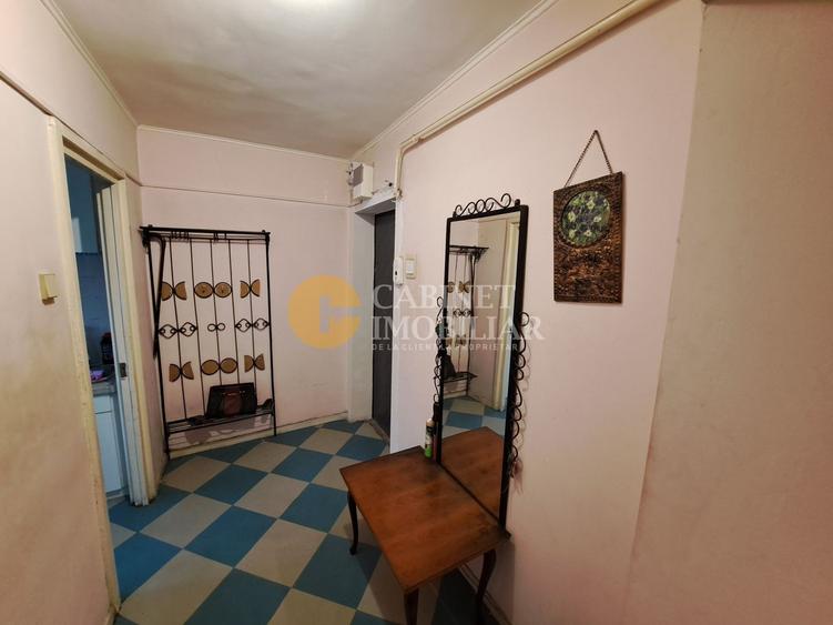 Apartament cu 4 camere semidecomandat, mobilat în Bd. Independenței