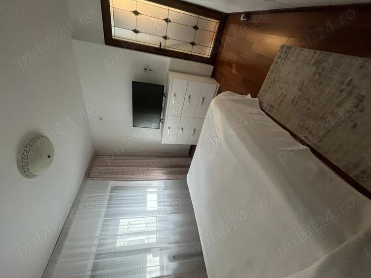 Apartament cu 3 camere decomandat în Școlilor